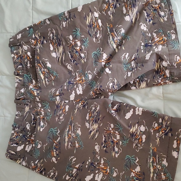 Old Navy shorts - Picture 4 of 10